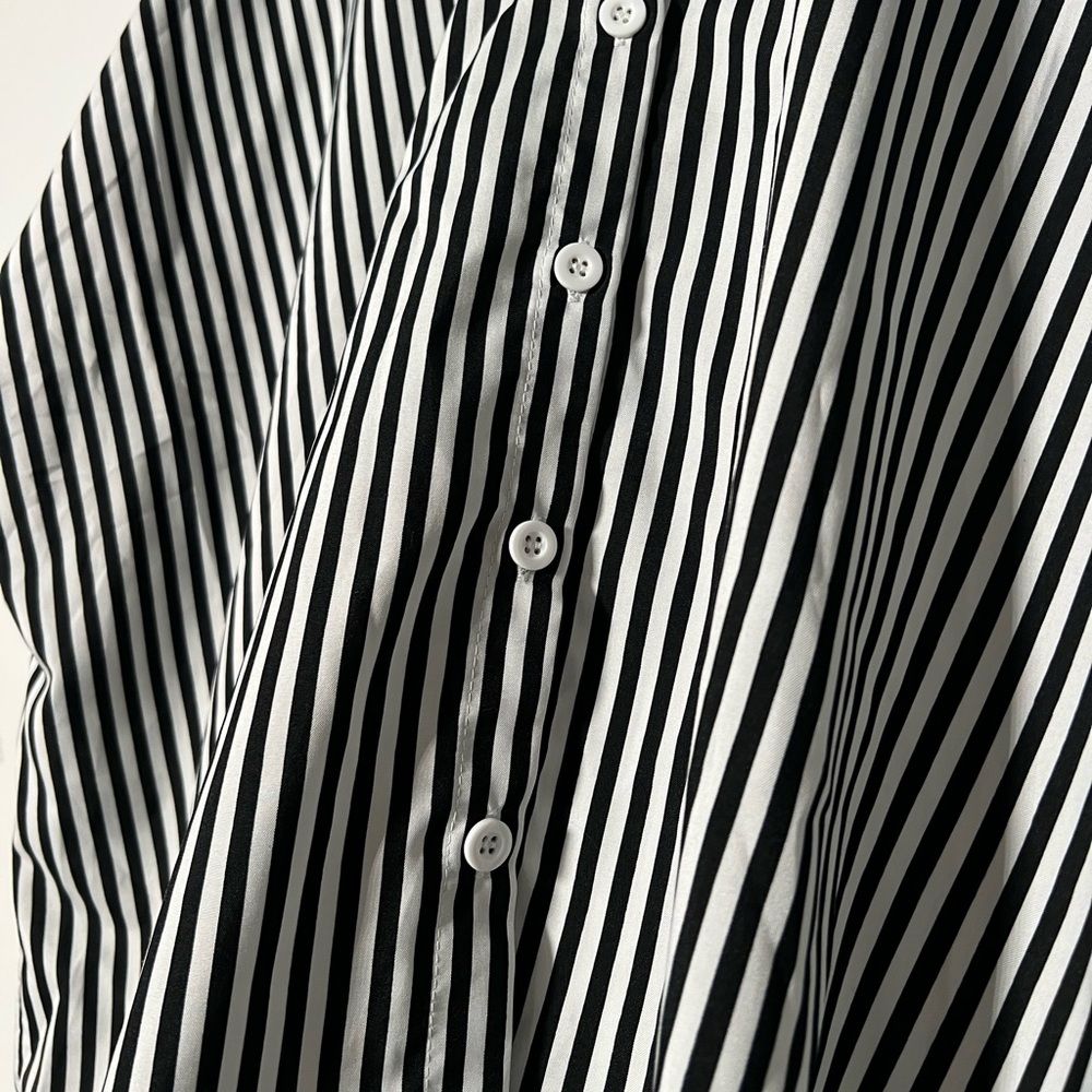 3/$10 πΈ Shein Black and White Striped Button Up Top Large Dolman Sleeves - Picture 5 of 8